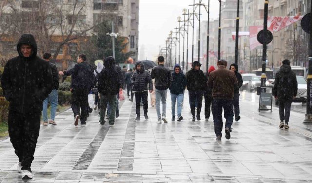 Sivas'ta kış geri döndü