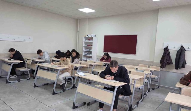 Sivas'ta öğrenciler manevi ödül için ter döktü