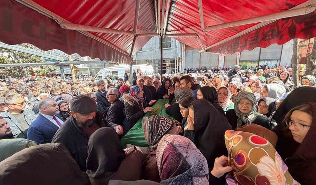 Taciz mağduru genç kız son yolculuğuna gözyaşları ile uğurlandı