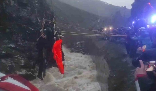 Tatvan'daki mikser kazasında sürücü hayatını kaybetti