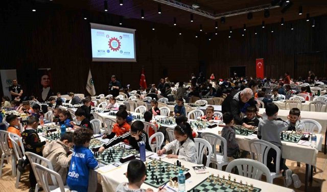 Tekirdağ'da hamleler 23 Nisan için yapıldı, satranç turnuvasında şampiyonlar belirlendi