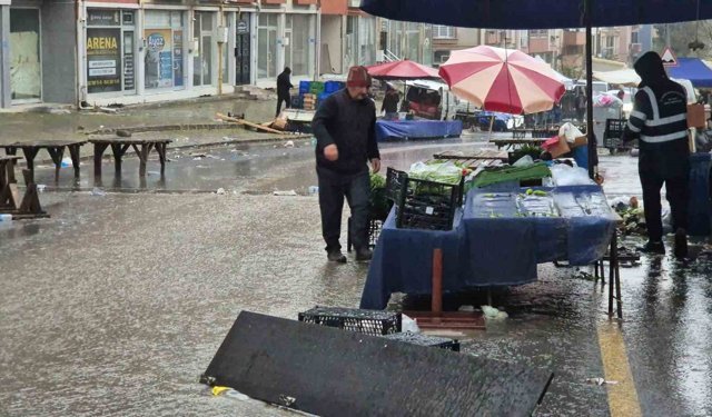 Tekirdağ'da sağanak yağış etkili oldu