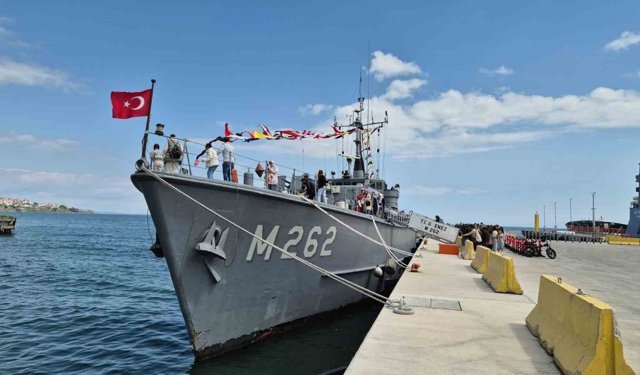 Tekirdağ'da savaş gemisi ziyarete açıldı