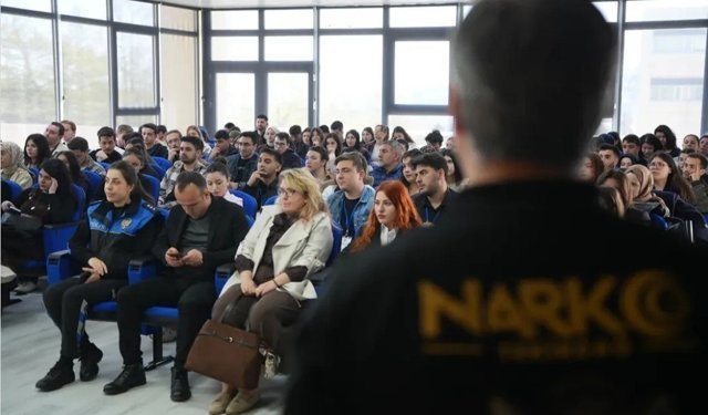 Tekirdağ'da Üniversite öğrencilerine Narko gençlik bilgilendirmesi