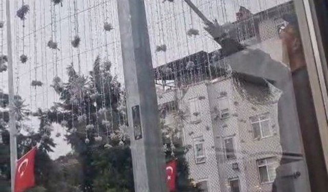 Temizlik işçisinin bayrak duyarlılığı