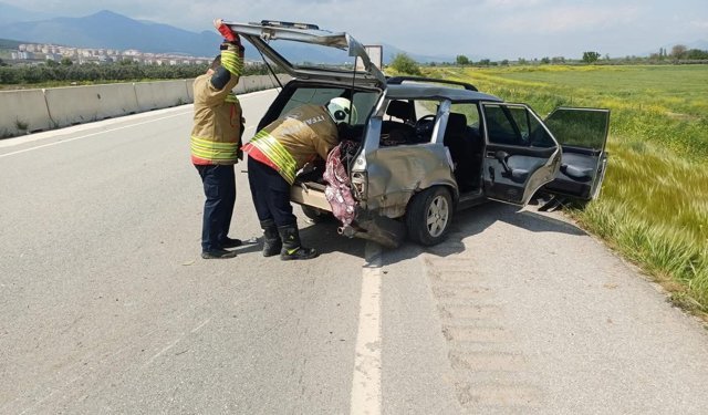 Tofaş hurdaya döndü: 2 yaralı