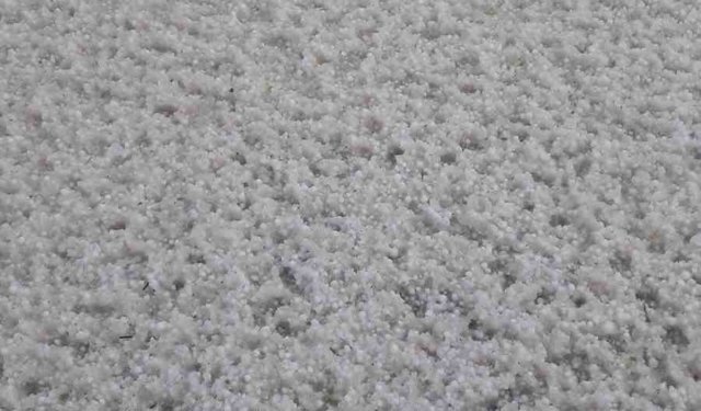 Tomarza'da dolu etkili oldu