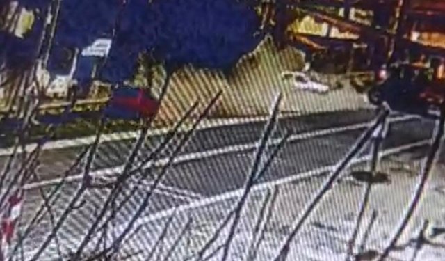 Traktörle otomobilin çarpıştığı kaza kamerada: 2 yaralı