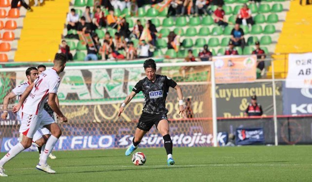 Trendyol Süper Lig: Corendon Alanyaspor: 0 - Samsunspor: 2 (İlk yarı)