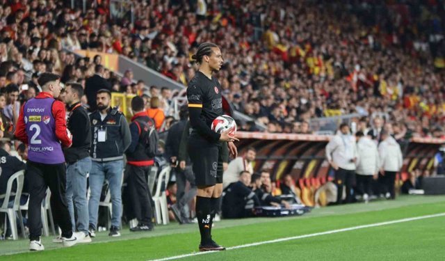 Trendyol Süper Lig: Göztepe: 0 - Galatasaray: 2 (İlk yarı)