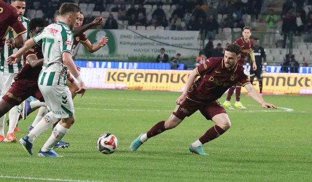 Trendyol Süper Lig: Konyaspor: 2 - Trabzonspor: 0 (İlk yarı)