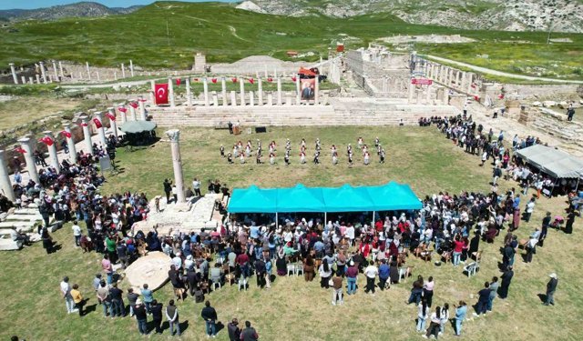 Tripolis Antik Kenti çocukların bayramına ev sahipliği yaptı