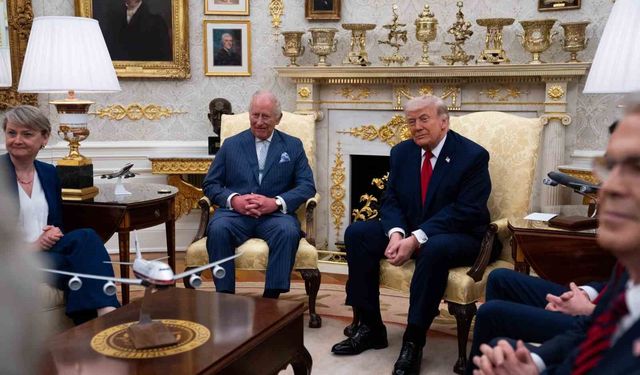 Trump, İngiltere Kralı Charles'ı Beyaz Saray'da askeri törenle karşıladı