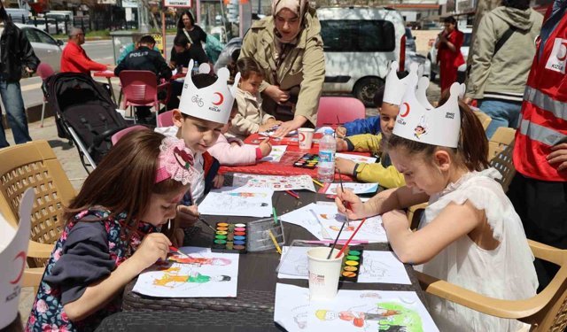 Tunceli Türk Kızılay'ından çocuklara şenlik, büyüklere bağış etkinliği