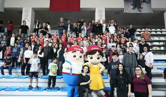 Turgutlu'nun perilerinden Play-Off'a muhteşem başlangıç