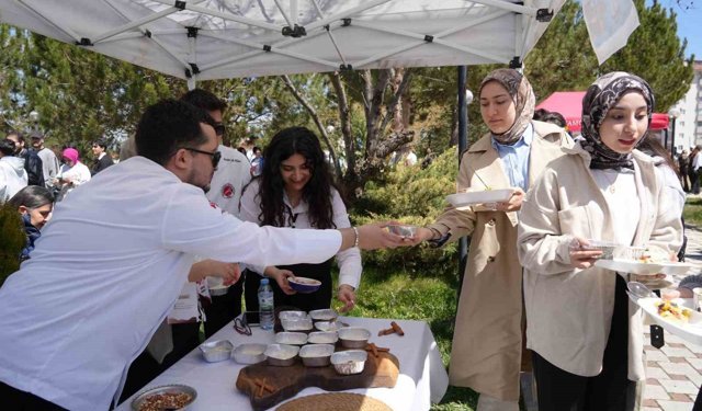 Türkiye'nin lezzetleri Kastamonu'da buluştu, öğrenciler yoğun ilgi gösterdi