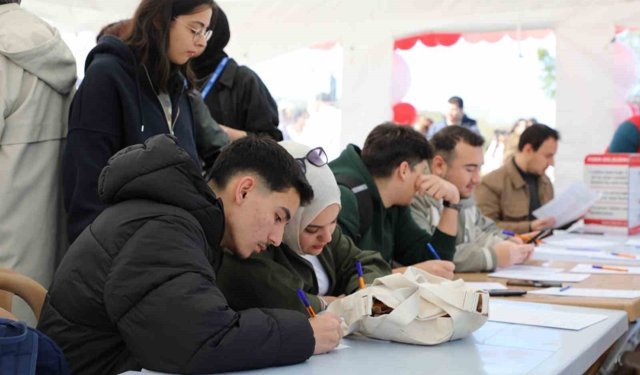 Üniversite öğrencilerinden 3 günde 556 ünite kan toplandı