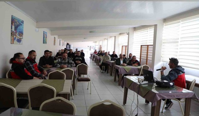 Uşak'ta buzağı kayıplarını azaltmaya yönelik eğitim programı düzenlendi
