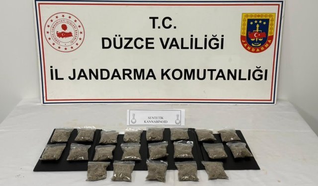 Uyuşturucu maddeleri paketlerken yakalandı