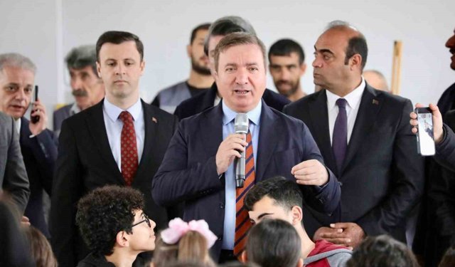 Vali Aydoğdu'dan gençlere hem değer hem spor vurgusu