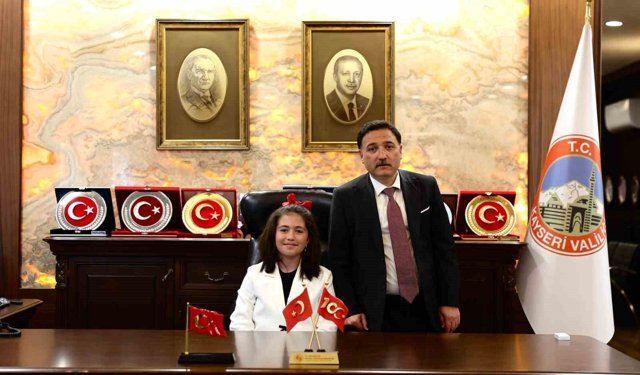 Vali koltuğuna oturan Zeynep'ten il emniyet müdürüne talimat: 'Okulların çevresinde güvenliği artırın'