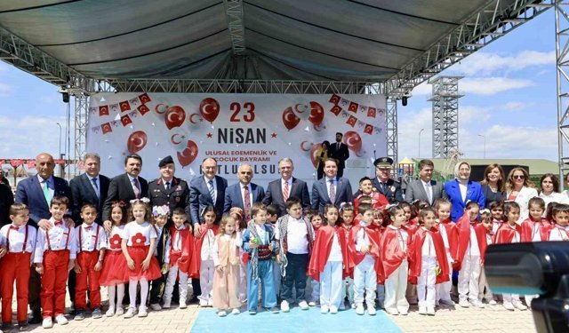 Van'da 23 Nisan Ulusal Egemenlik ve Çocuk Bayramı kutlandı