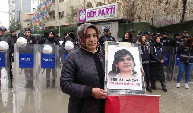 Vanlı Anne: 'Bu bayrak için ölün'