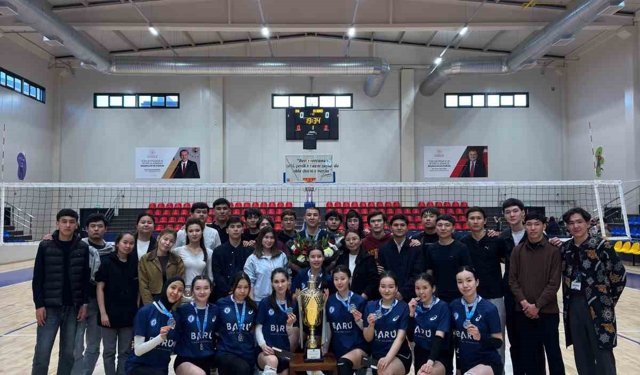 Voleybol turnuvasında Kazakistanlı öğrenciler şampiyon oldu.
