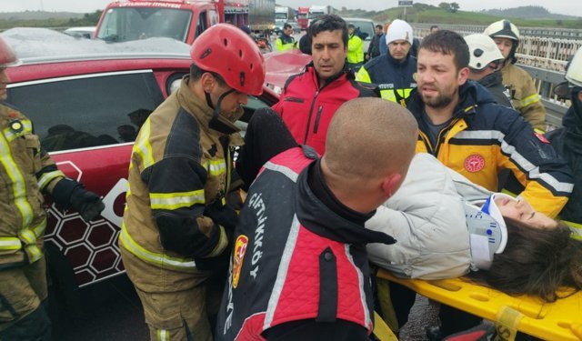 Yalova'da tır otomobille çarpıştı: 4 yaralı