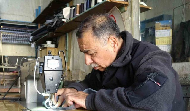 Yarım asırdır geleneksel şalvar dikiyor