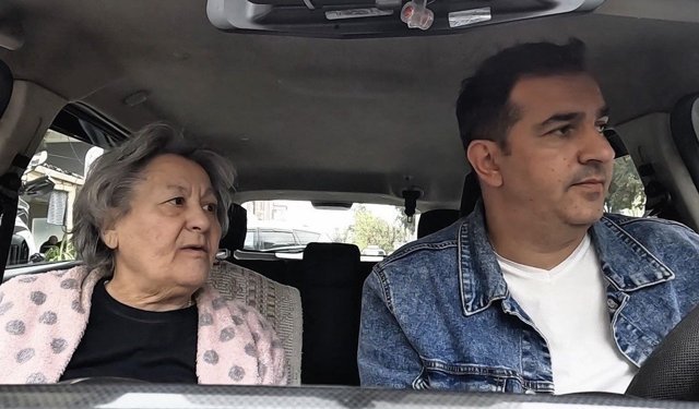 Yaşlı kadın evinin yolunu kaybetti, yardımsever taksici ailesine kavuşturdu