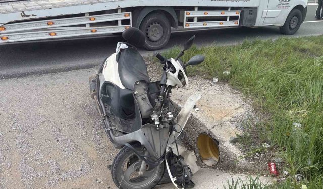 Yoldan çıkan motosikletten düşen 1'i çocuk 3 kişi yaralandı