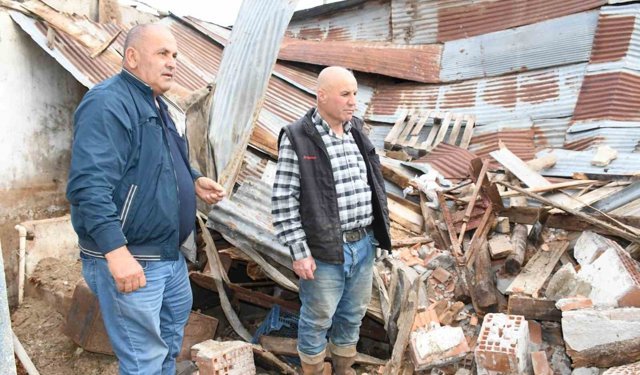 Yozgat'ta ahır çöktü, hayvanlar AFAD'ın yardımıyla kurtarıldı