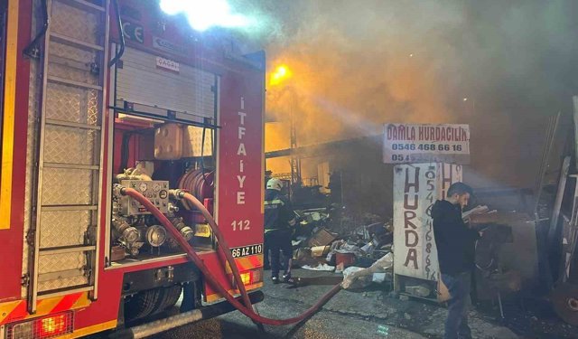 Yozgat'ta hurdacıda çıkan yangın söndürüldü