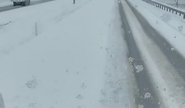 Yozgat'ta karayolları ekipleri kar mesaisinde