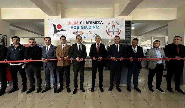 Yüksekova'da öğrencilerin bilimsel çalışmaları görücüye çıktı