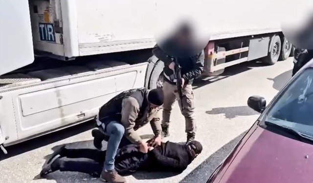 Yüksekova'da zehir tacirlerine ağır darbe: 211 kilogram uyuşturucu ele geçirildi