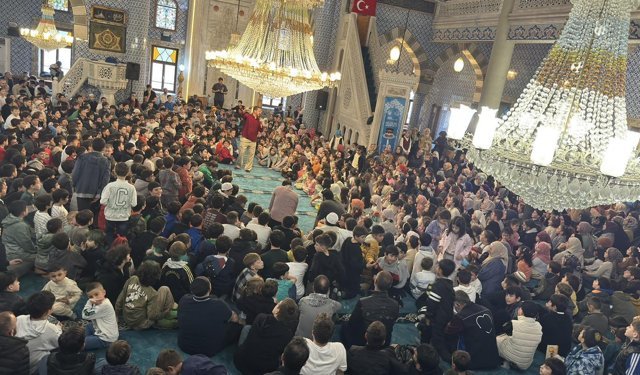 'Sertaç abi ' Rize'de çocuklarla buluştu