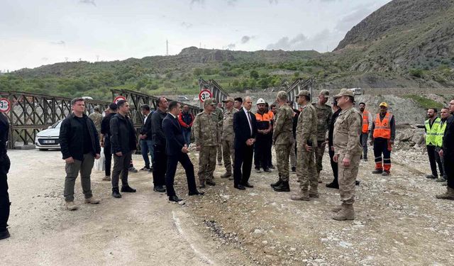 2. Ordu Komutanı Topaloğlu Hakkari-Van yolundaki çalışmaları inceledi