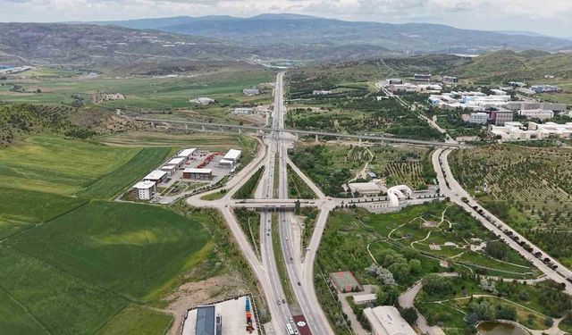 43 ilin bağlantı noktasında yolların son durumu havadan görüntülendi