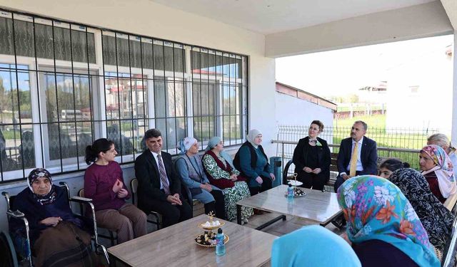 Ağrı Valisi Bozkurt'tan bayramda şehit aileleri, gazi, çocuklar ve huzurevi sakinlerine ziyaret