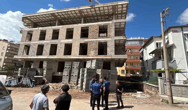 Aksaray'da korkuluk demiri üzerine düşen işçi ağır yaralandı