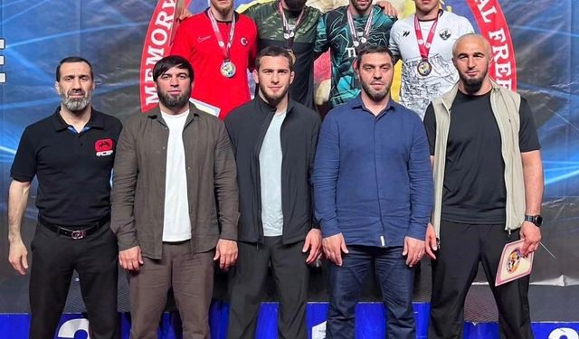 Ali Aliyev Uluslararası Güreş Turnuvası'nda 3 gümüş madalya