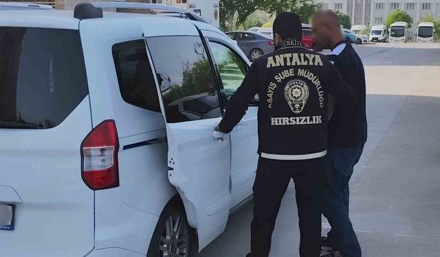 Antalya'da 410 bin lira değerinde ziynet eşyası çalan hırsız yakalandı