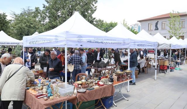 Antika pazarı, antika kültürünü yaşatmaya devam ediyor