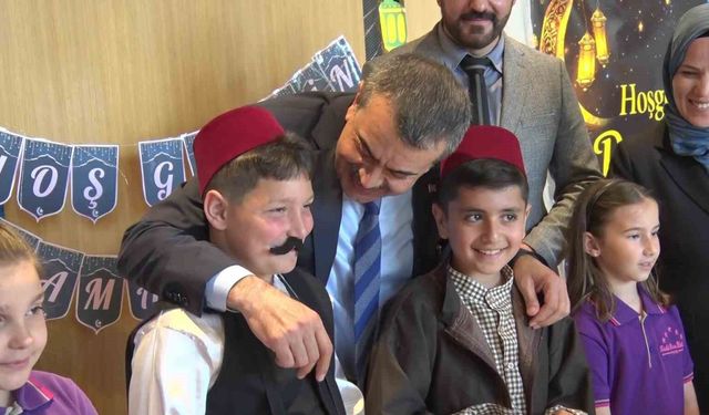 Bakan Tekin: 'Milli şuurumuz, milli bilincimiz her daim zinde olmalı'