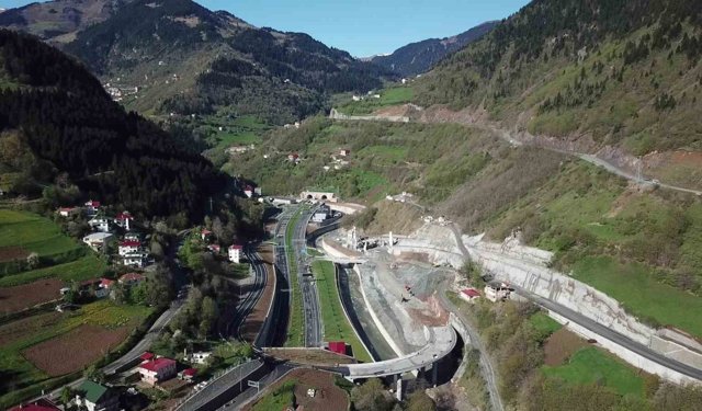 Bakan Uraloğlu: 'Karadeniz'in sembolü Zigana Tüneli'mizi 3 yılda 5 milyon 277 bin 434 araç kullandı'
