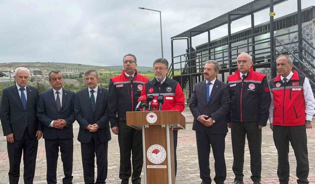 Bakan Yumaklı: 'Büyükbaş kurbanlıklarda 1 milyon 202 bin, küçükbaşlarda ise 3 milyon 761 bin sayısındayız'