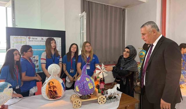 Balıkesirli öğretmen önce kendi öğrendi şimdi de öğrencilerine öğretiyor