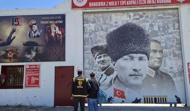 Bandırma'da 60 yıl hapis cezasıyla aranan şahıs kıskıvrak yakalandı